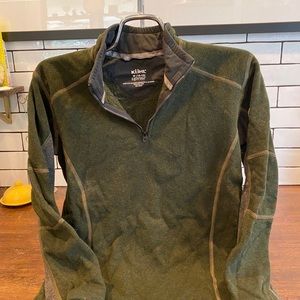 Boys Kuhn Olive green 1/2 zip sweater size 10/12.